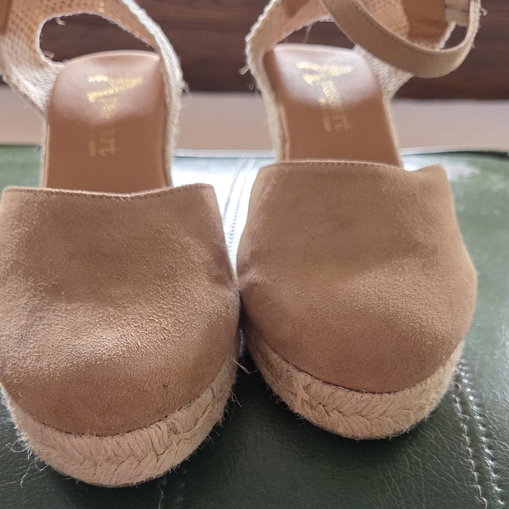 Chic Tan Wedge Sandals - Picture 8 of 8